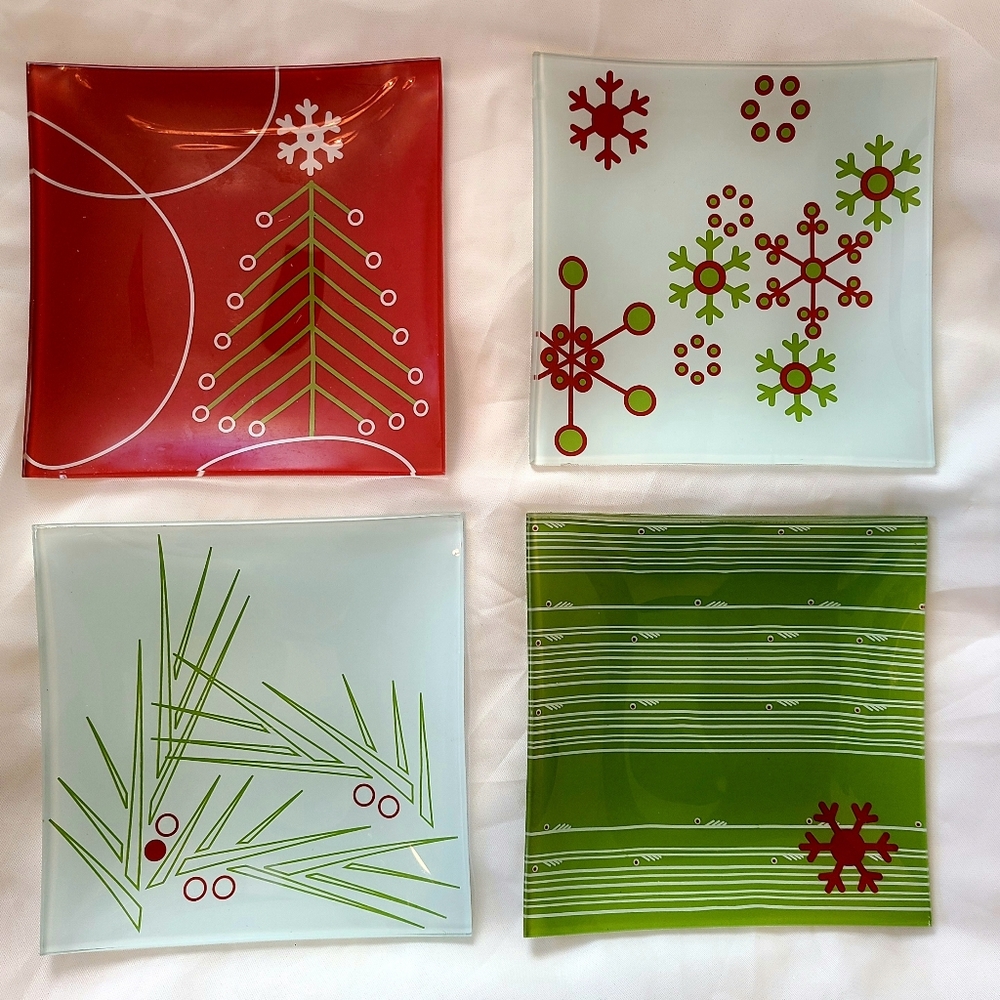 Partylite Merry Christmas Set Of Four Glass Plates Candle Trays (Set P90388)